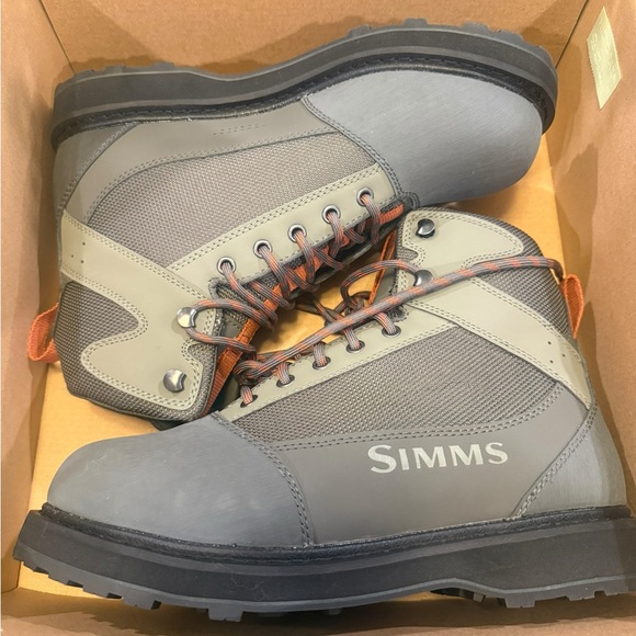 Simms Tributary Rubber Wading Boots Mens Size 9 Basalt Fly Fishing NEW with Box - Picture 2 of 11